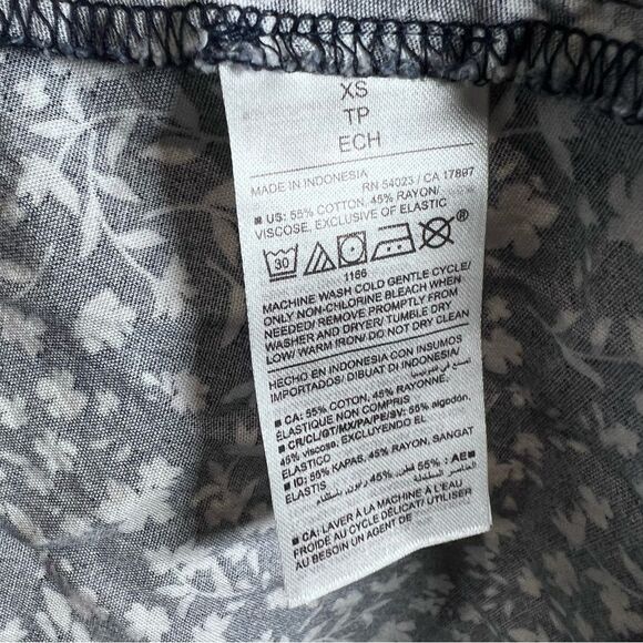 Old Navy navy and white ditsy floral smocked waist cotton blend dress size XS - Picture 7 of 7